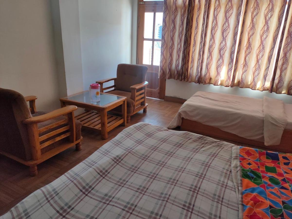 Hotel Bhrigu Manāli Exteriör bild