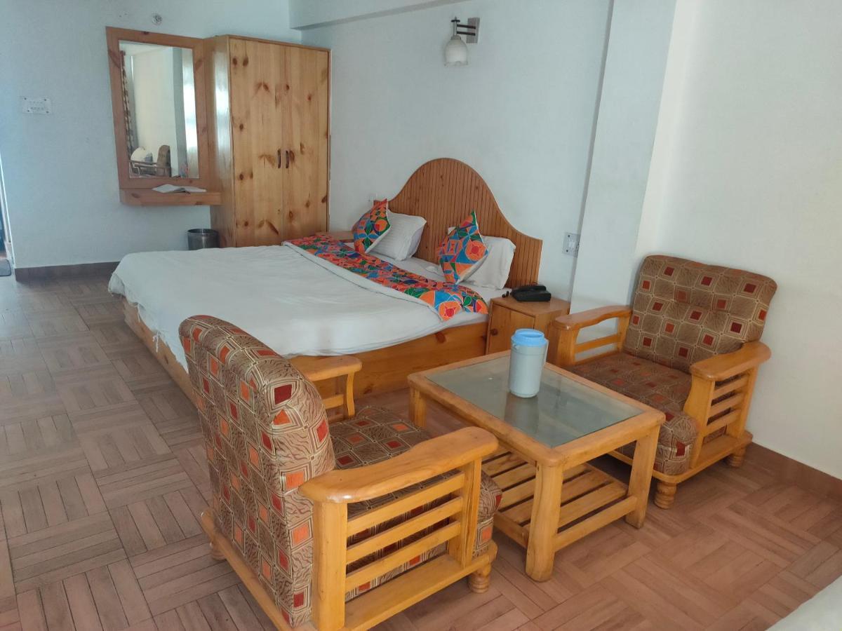 Hotel Bhrigu Manāli Exteriör bild