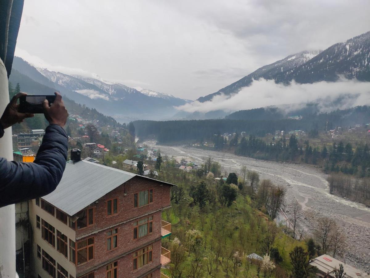 Hotel Bhrigu Manāli Exteriör bild