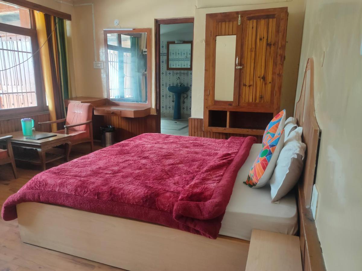 Hotel Bhrigu Manāli Exteriör bild