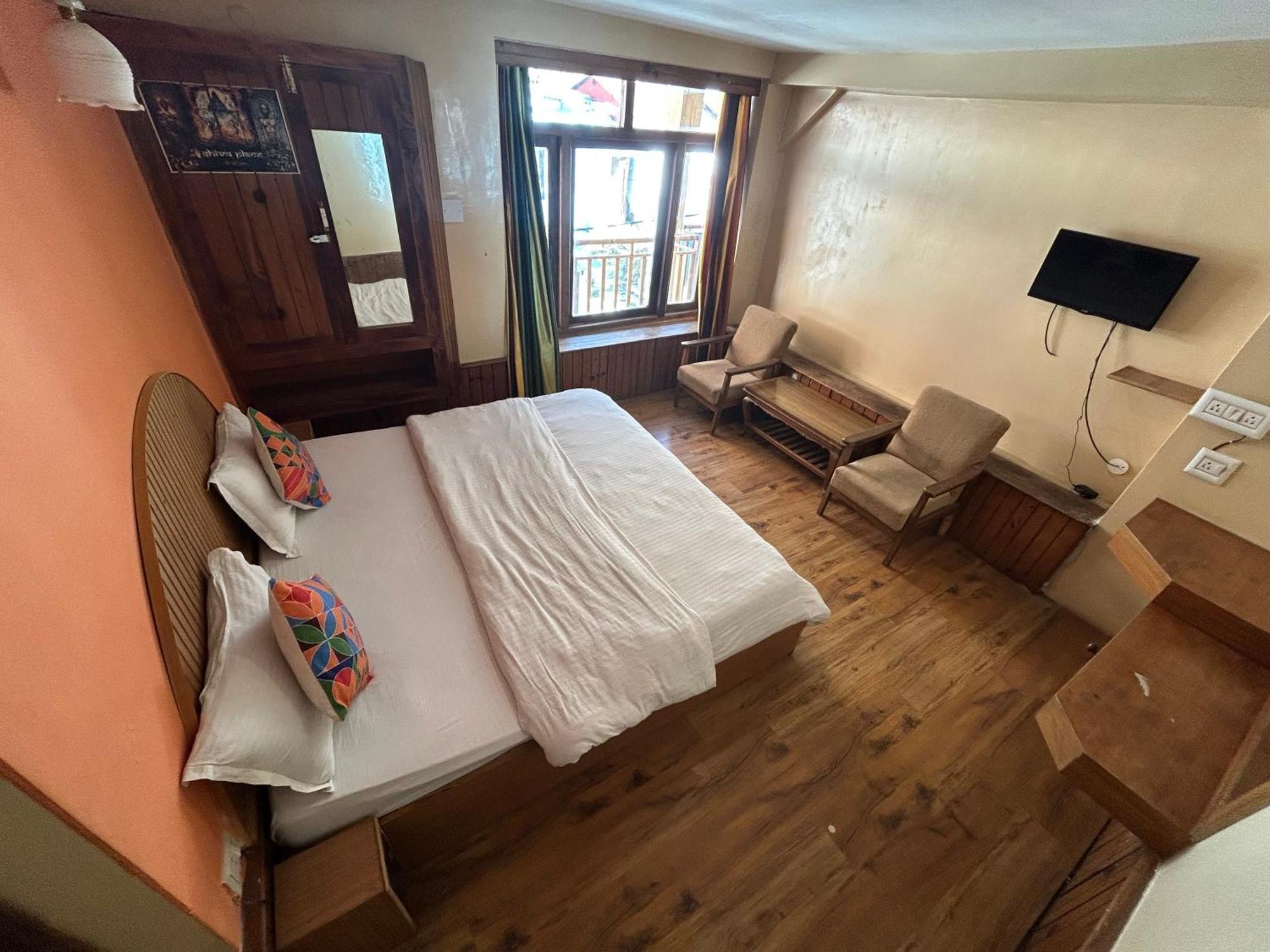 Hotel Bhrigu Manāli Exteriör bild